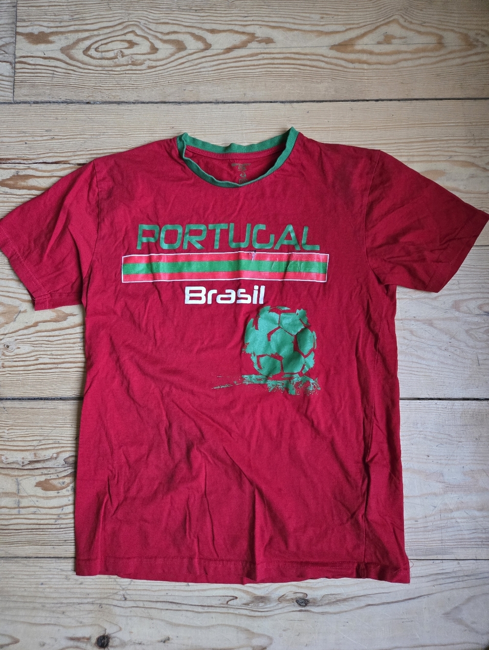 Portugal Brasil Red Graphic Soccer Tee Medium